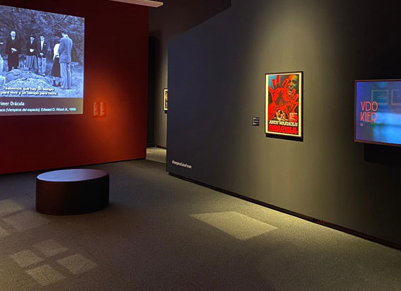 VAMPIRES展覽館使用定向音箱